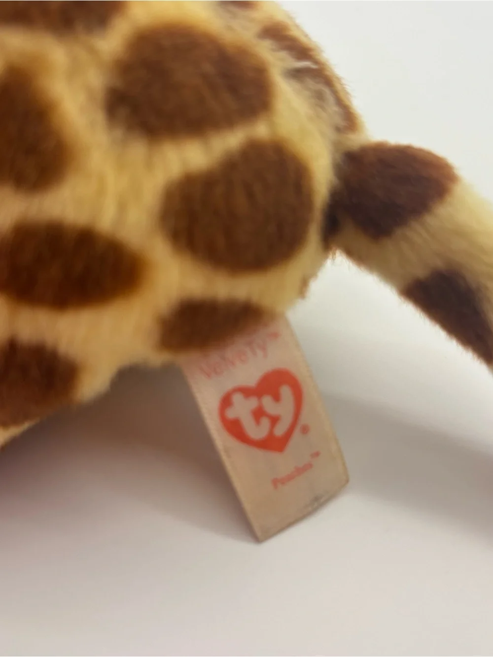 Ty Brown and Cream Giraffe Beanie Plush with Dark Brown Hooves